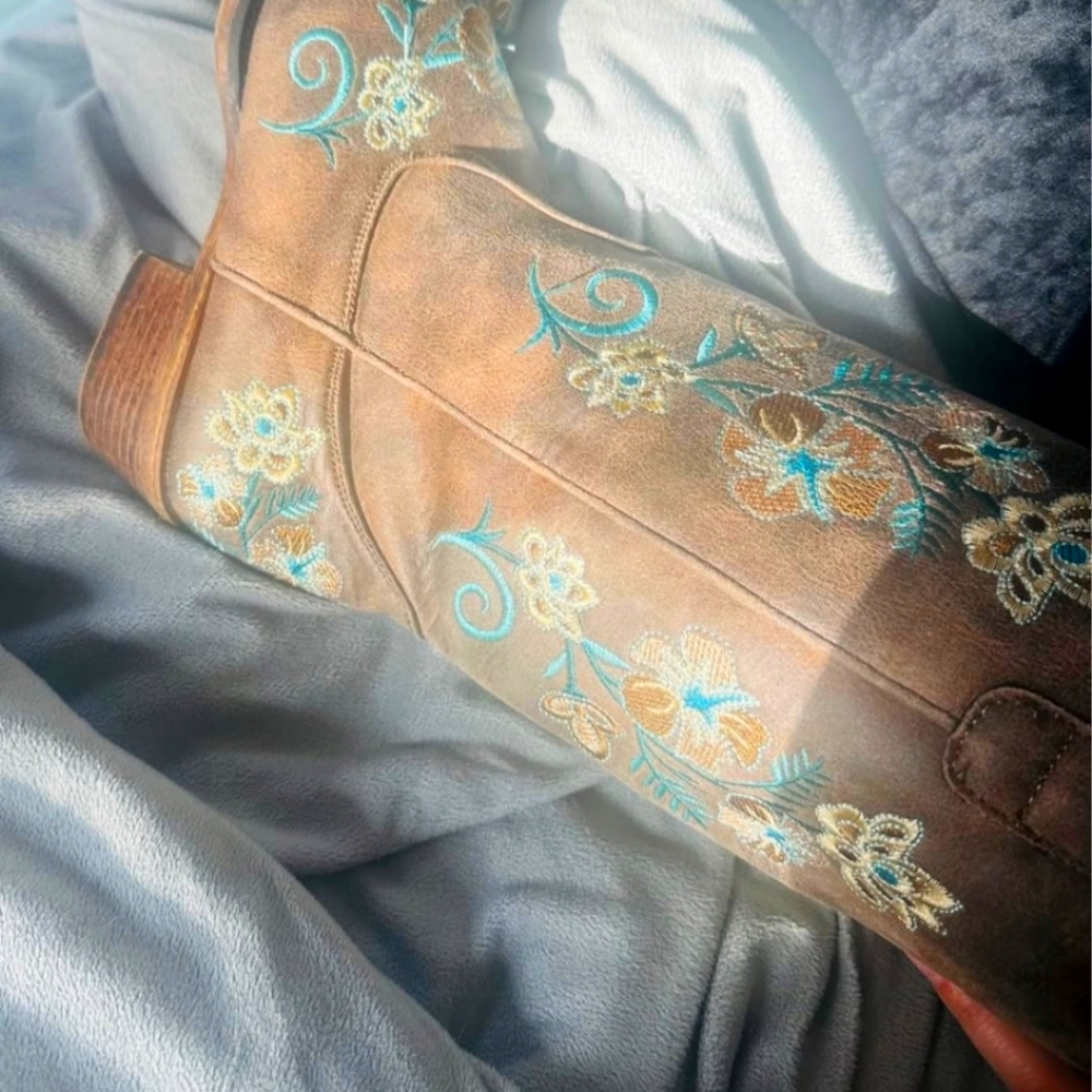 Roper wildflower Embroidered western boots size 9